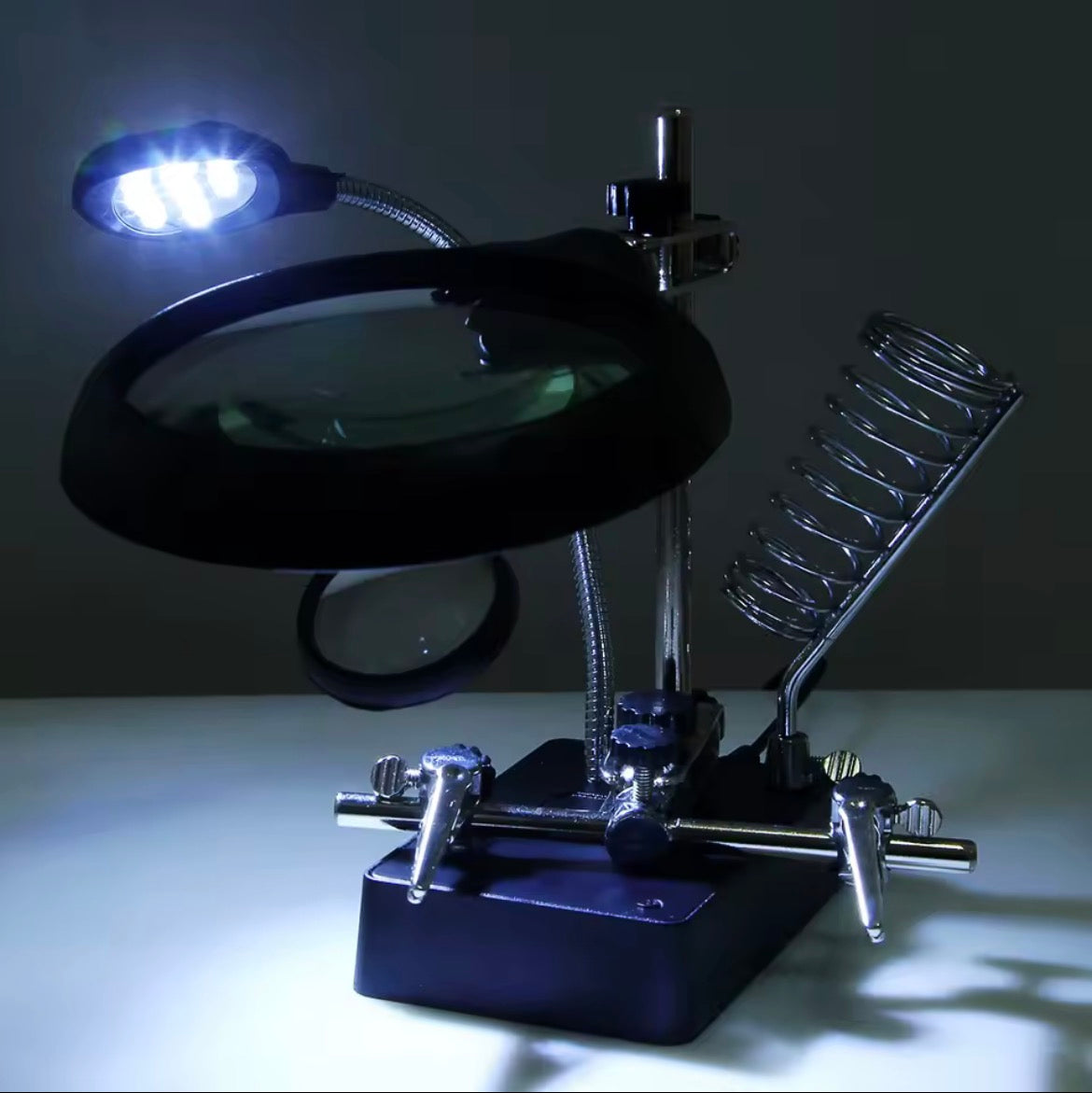 Lupa de mesa USB con Luz Led y tercera mano para Soldadura , Electrónica y Miniaturas
